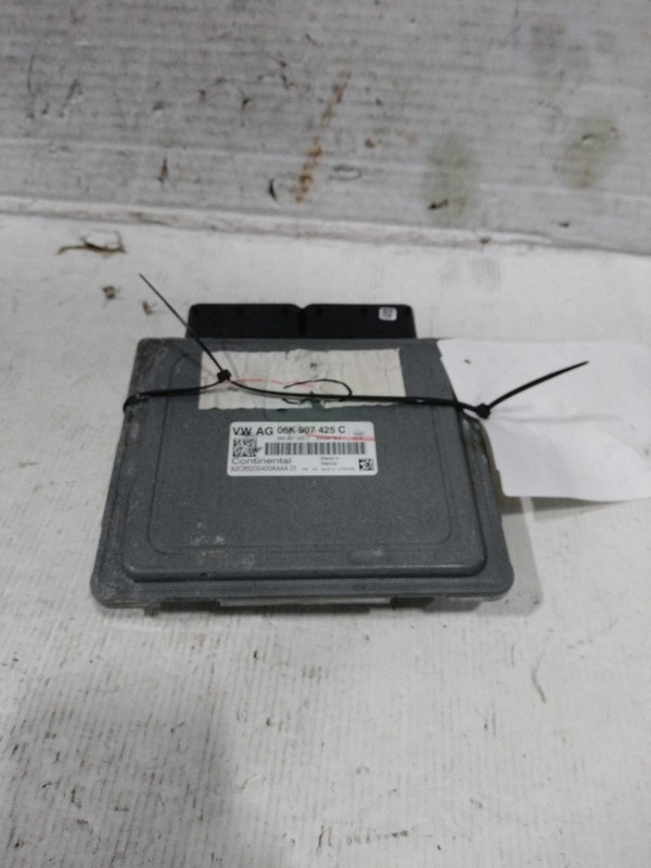 2015 Volkswagen Beetle Engine Control Module ECM 06K906071D OEM Used 110K