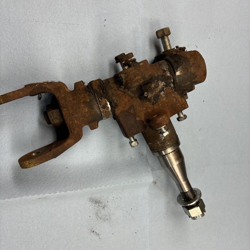 CUSHMAN TITAN Model 898335-8910 Front Left Wheel Knuckle King Pin Good