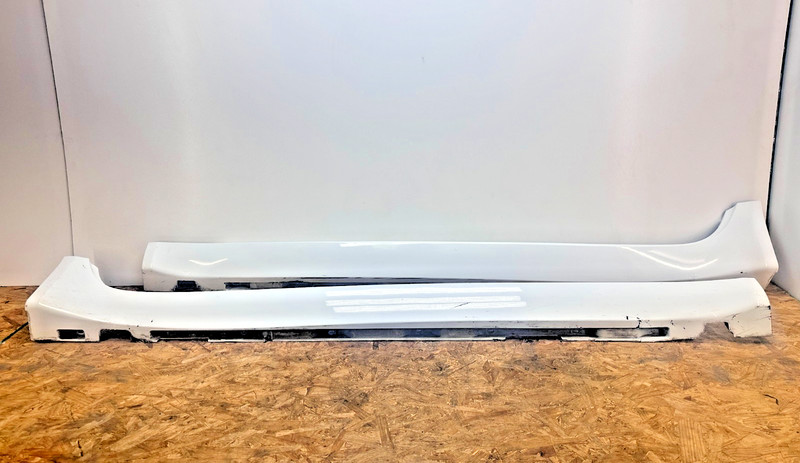 09-12 Jaguar X250 XF Right Passenger Side Rocker Panel Skirt Molding White OEM