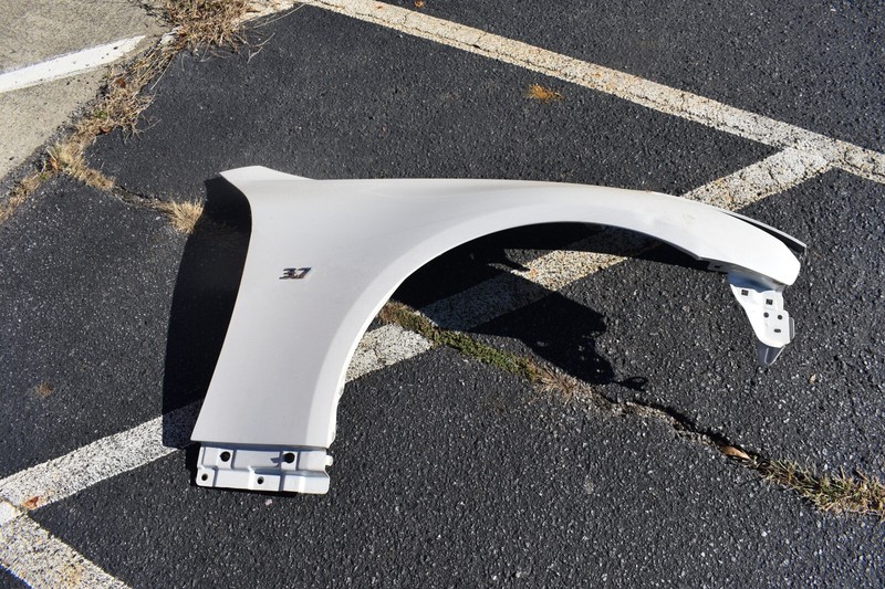 NISSAN FENDER RIGHT SIDE FACTORY OEM