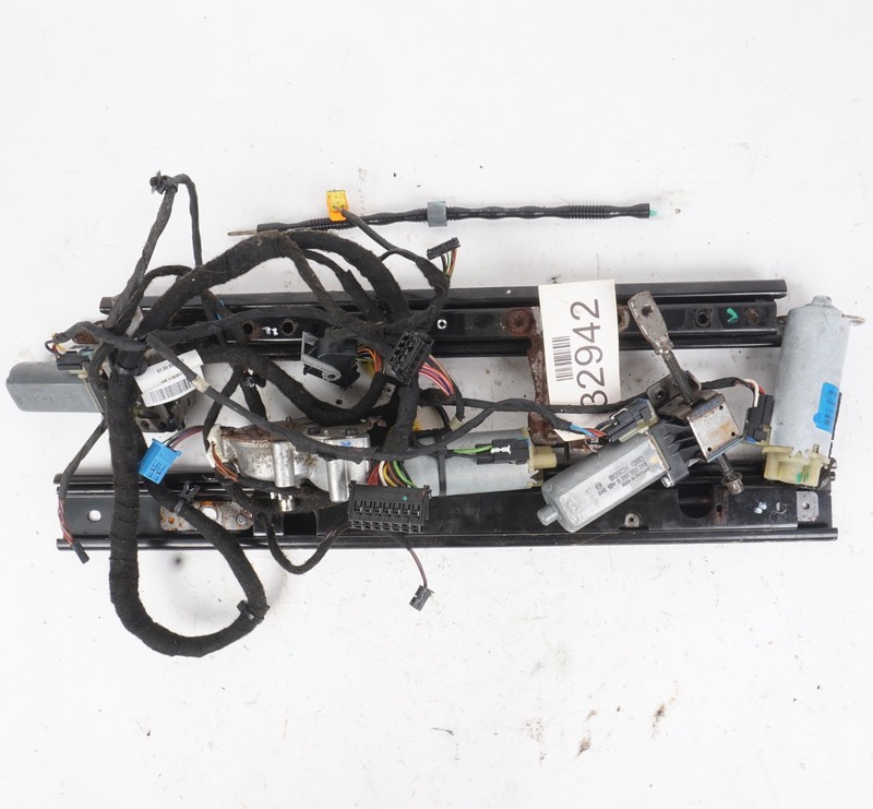 2007 - 2013 Mercedes W221 S550 S600 S65 Front Left Lower Seat Rail Track Frame