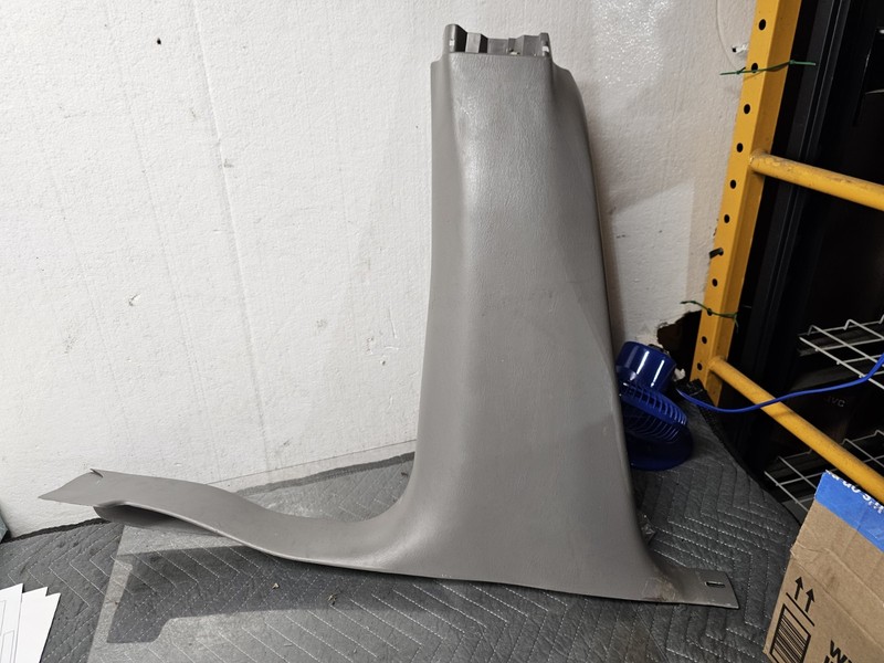 1998 FORD Taurus Left B Pillar