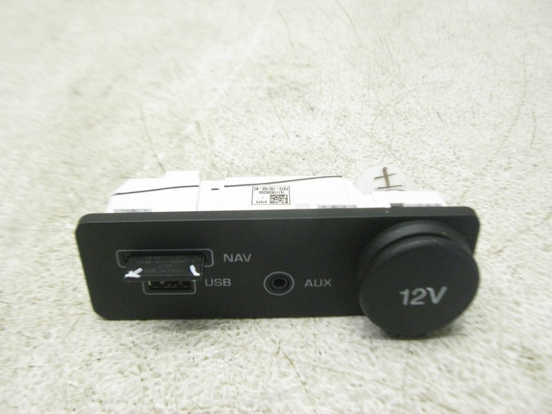 16-18 JAGUAR X260 XF XJ XJR CONSOLE USB AUX PORT INPUT SLOT NAVI CARD OEM 032923