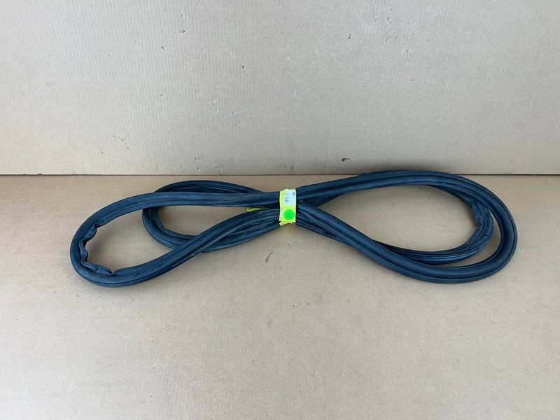 ✅20-24 Tesla Model Y Rear Trunk Liftgate Weatherstrip Rubber Seal 1497681-00-B
