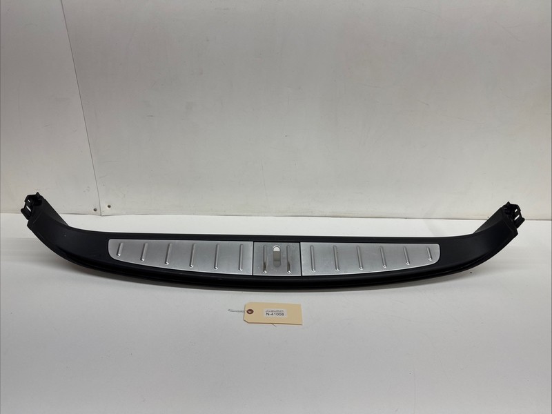 16-20 TESLA X REAR TRUNK GATE STILL MOLDING PLASTIC PANEL 1035993-00-C 41008 M6