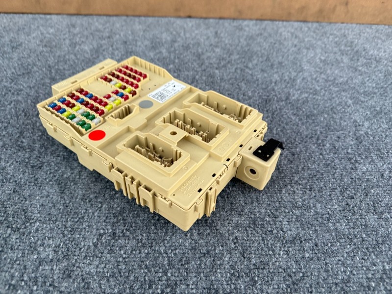 GENESIS GV70 2022-2026 OEM CABIN FUSE RELAY JUNCTION BOX ASSEMBLY 91960-AR010