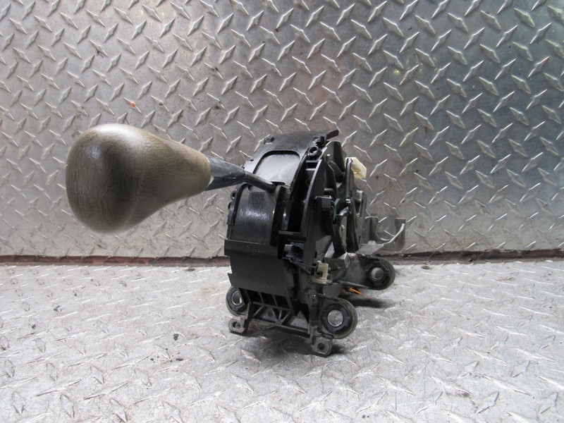 2004 TOYOTA SIENNA AUTOMATIC FLOOR SHIFT SHIFTER GEAR SELECTOR ASSEMBLY