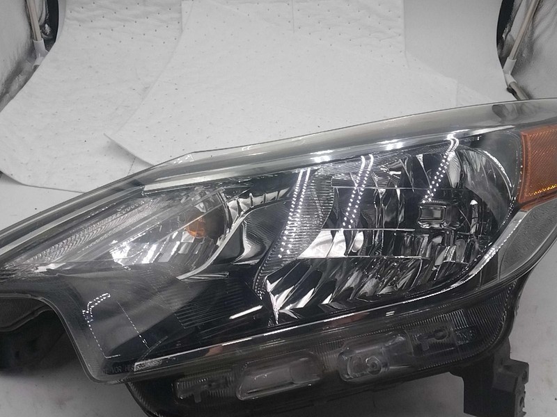 Used Left Headlight Assembly fits: 2017 Nissan Versa Htbk Note Left Grade B