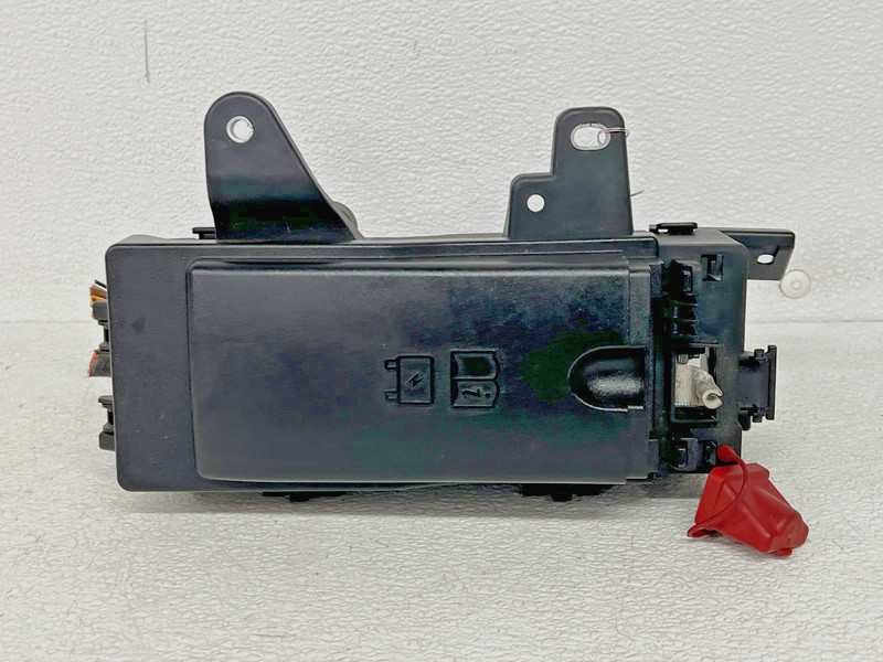 ⭐2017-2020 JAGUAR XE FRONT ENGINE FUSEBOX FUSE BOX RELAY MODULE OEM LOT2691