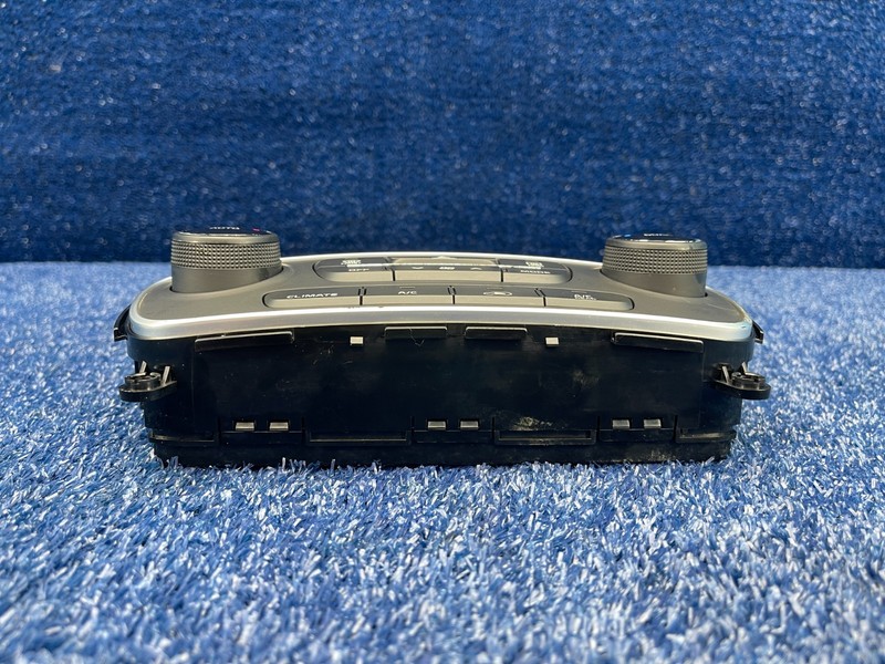 14-15 KIA SORENTO A/C HEATER TEMPERATURE CLIMATE CONTROL OEM 97250-1U585