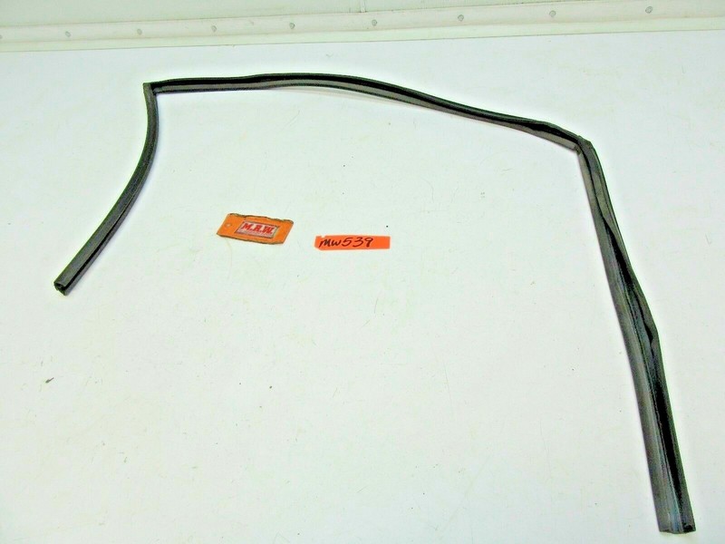 DOOR GLASS WINDOW RUBBER SEAL MOLDING STRIP RIGHT FRONT R RH for 04-08 MAXIMA