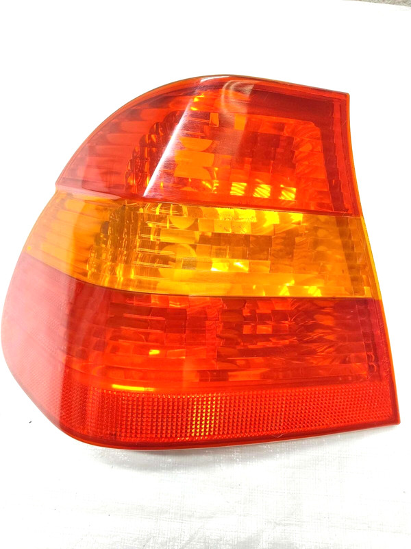 2002 BMW 325i LH Driver Quarter Tail Light Assembly Light Scratches 6907933