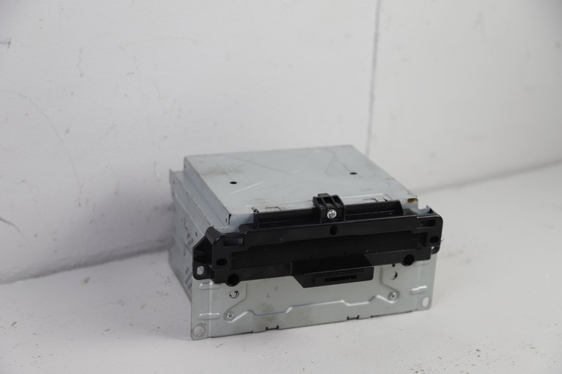 2014-2017 MASERATI GHIBLI QUATTROPORTE RADIO RECEIVER CD PLAYER MODULE 60K