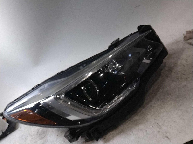 2019 Subaru Legacy Right Headlight Assembly Blue OEM 653058 63K Miles