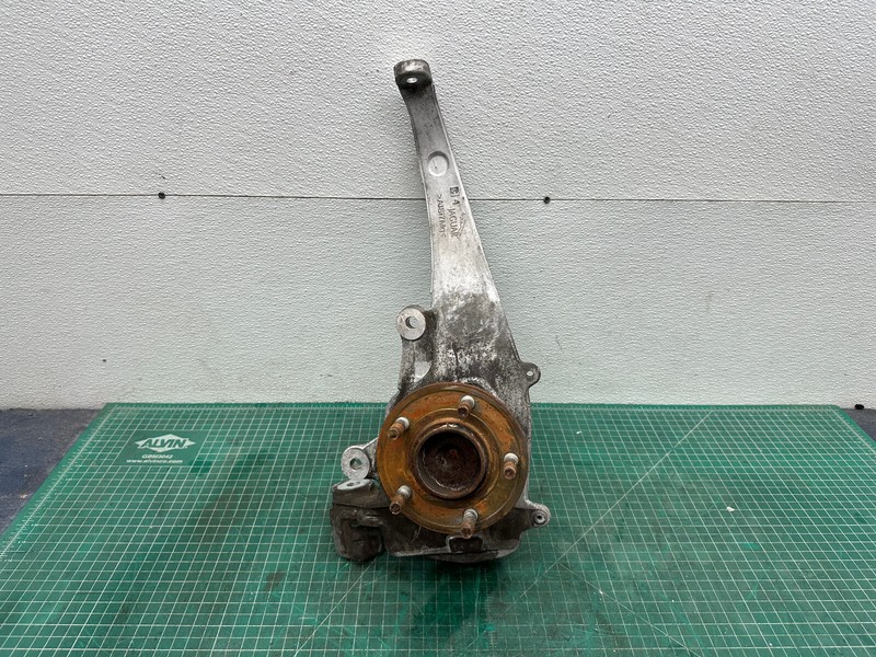 10-19 JAGUAR XJ XJR FRONT RIGHT PASSENGER SIDE SPINDLE KNUCKLE W/ HUB OEM