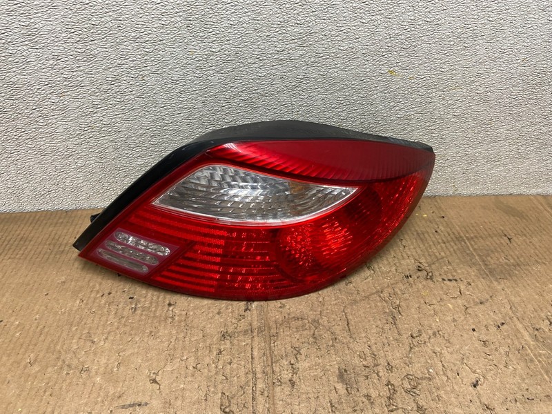 2000 to 2002Kia Rio Sedan Right Passenger RH Tail Light OEM AA8493 DG