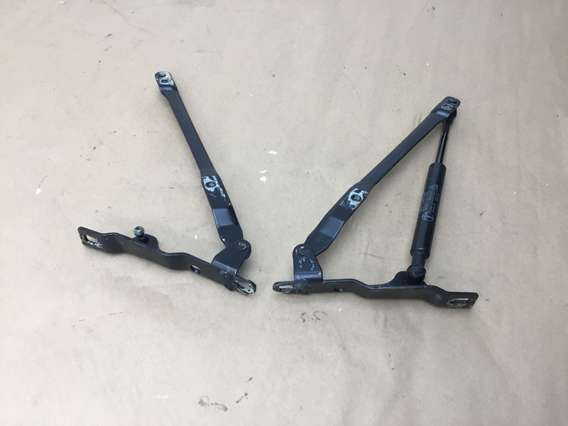 Porsche 911 Turbo 2007 Front Left Right Hood Hinges Bracket Set 2 PCS 05-09 :A
