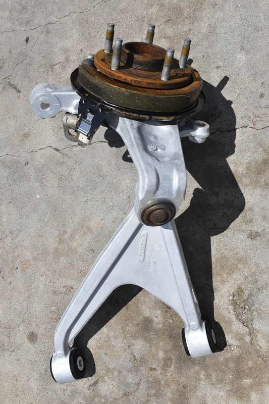 1997-04 CORVETTE C5 LH UPPER CONTROL ARM/STEERING KNUCKLE SPINDLE *10237238USED*