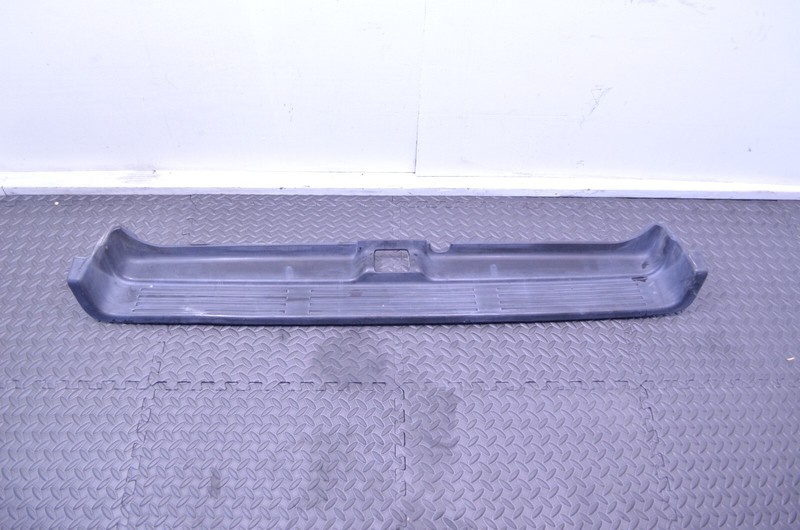 96-02 TOYOTA 4RUNNER REAR UPPER BUMPER STEP SILL SCUFF PLATE COVER PANEL OEM