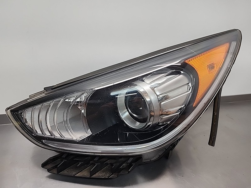 2017 2018 2019 Kia Niro HALOGEN Headlight Lamp Lens Left DRIVER OEM LH Hatchback