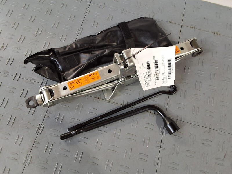 2014-2020 Nissan Rogue Scissor Jack with Tools Kit VIN 1 or 5 1st Digit US Built