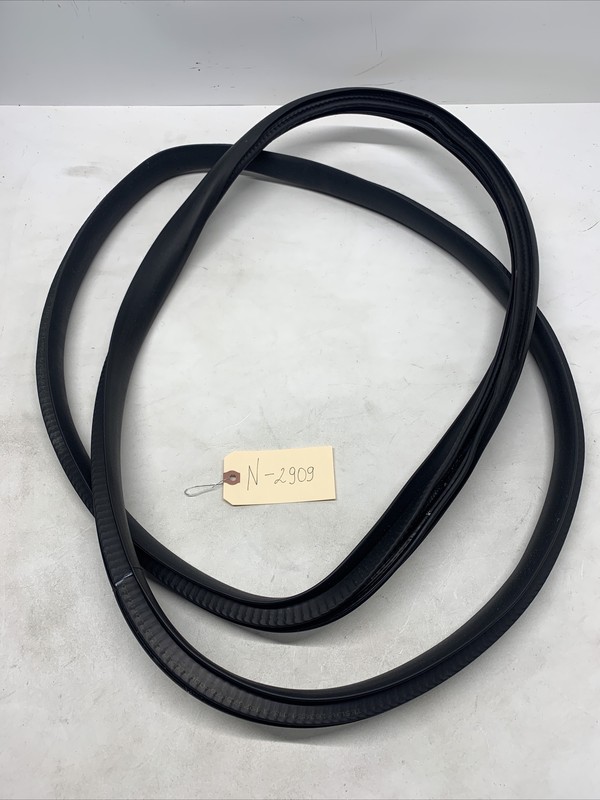TESLA MODEL Y Rear Left Side Door Sealing Rubber 1497675-00-A 2020-20222909 S2