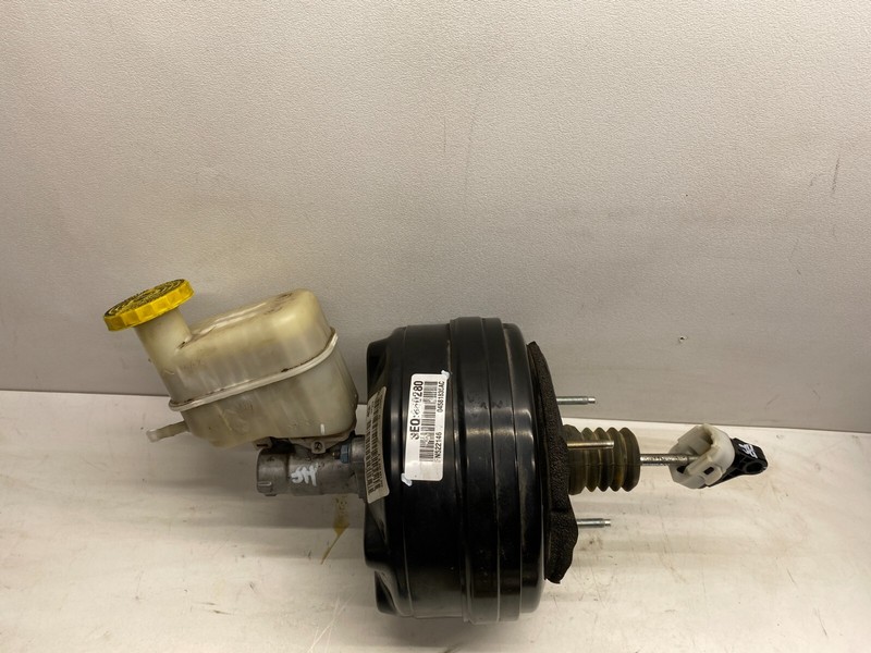 2015-2017 CHRYSLER 200 2.4L POWER BRAKE BOOSTER W. MASTER CYLINDER ASSEMBLY OEM