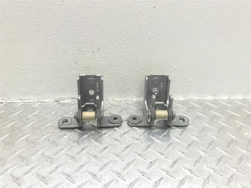 2006 LINCOLN LT REAR PASSENGER RIGHT DOOR HINGES PAIR OEM