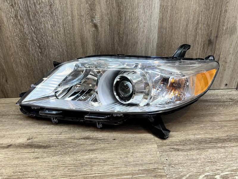 2017-2019 Toyota Sienna Driver Left Side Headlight ASSY OEM PART#811500803100