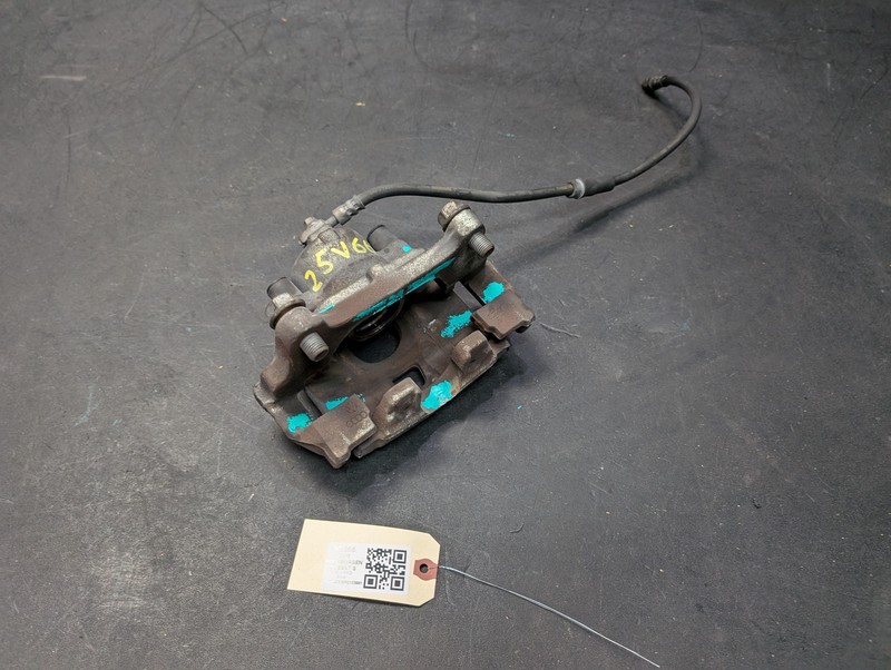 Front Right Brake Caliper 2015 Volkswagen Passat 561615124A 2016 2017