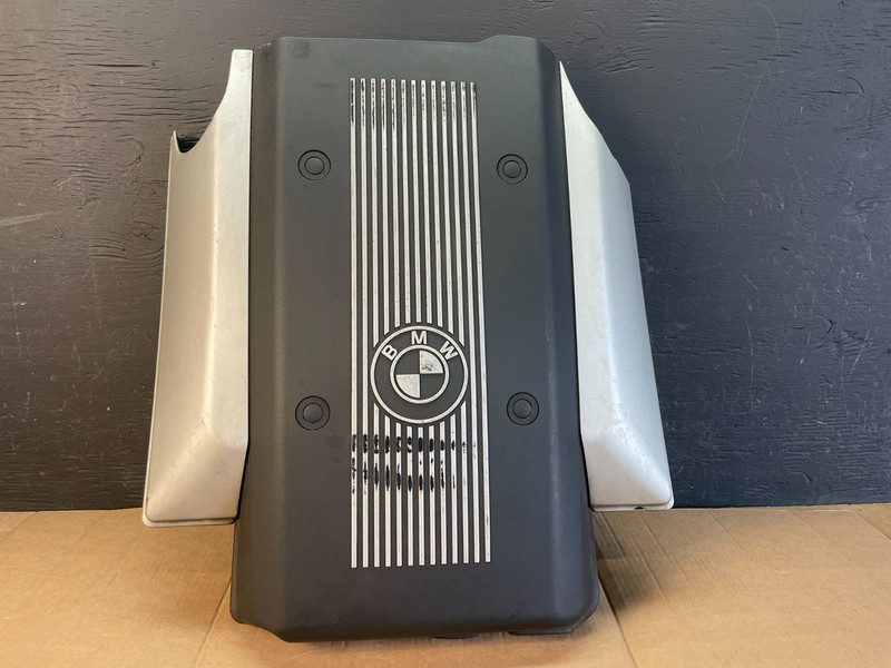 1999-2003 BMW E39 540i 5 Series Engine Motor Top Cover Trim AC2108 DG
