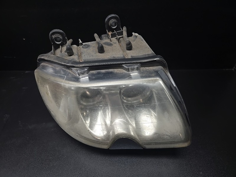 03-08 Maserati Quattroporte M139 Front Right Side Xenon Headlight Lamp OEM