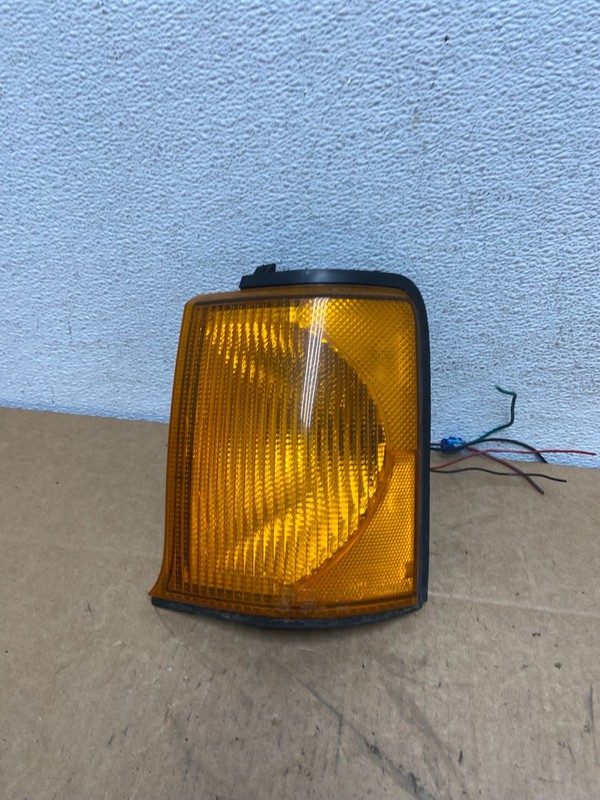 1999-2000 Land Rover Discovery Front Left Driver LH Turn Signal Light AD6214 DG