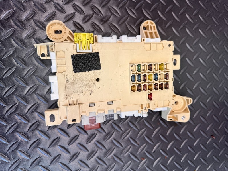 2001-2003 LexusLS430 Front Left Fuse Box Cabin 82730-50080 OEM