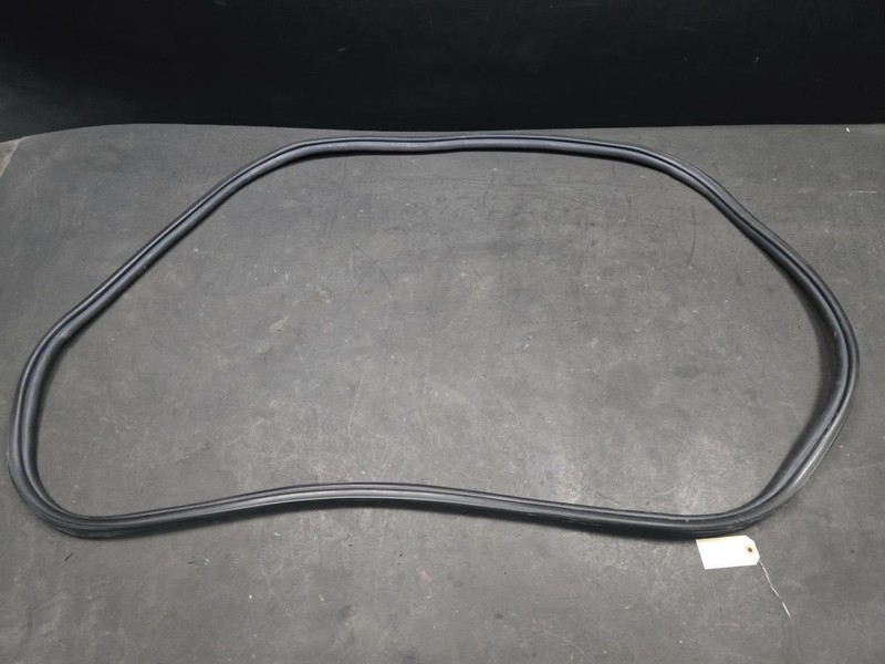 Trunk Liftgate Weatherstrip 2018 Range Rover Velar LR183635 2019 - 2022