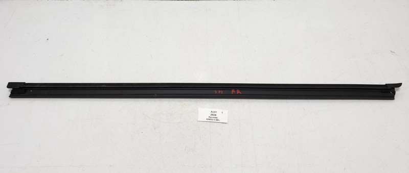 ✅ 22-24 Hyundai IONIQ 5 SEL Front Right Window Belt Weatherstrip Seal 32k