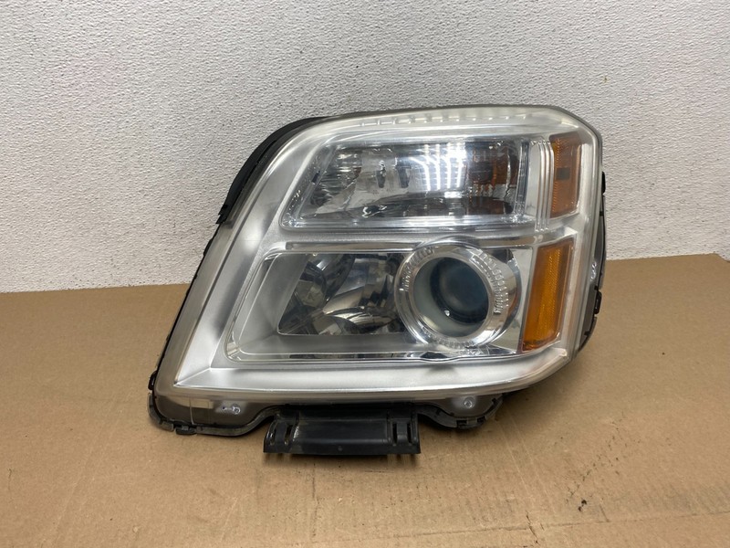 2010 to 2015 GMC Terrain Halogen Left Driver Lh Side Headlight AE6668 DW