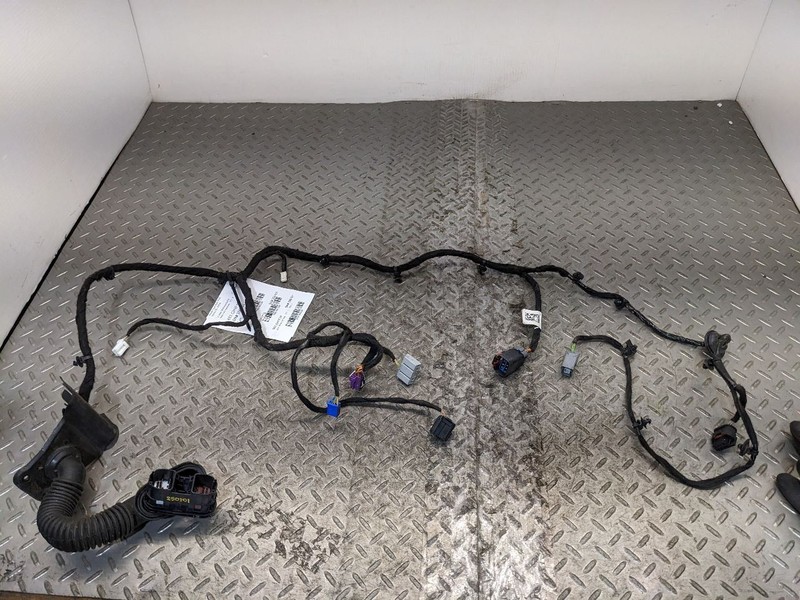 2017-2022 Chrysler Pacifica Voyager Driver Left Front Door Wiring Harnes 1181639