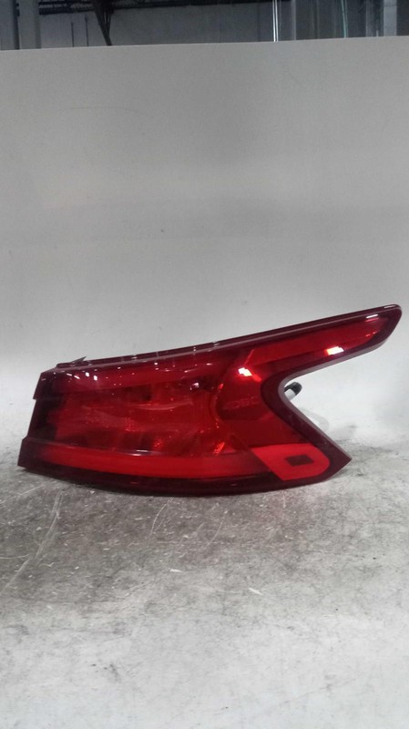Used Right Tail Light Assembly fits: 2017 Nissan Maxima quarter panel mounted Ri