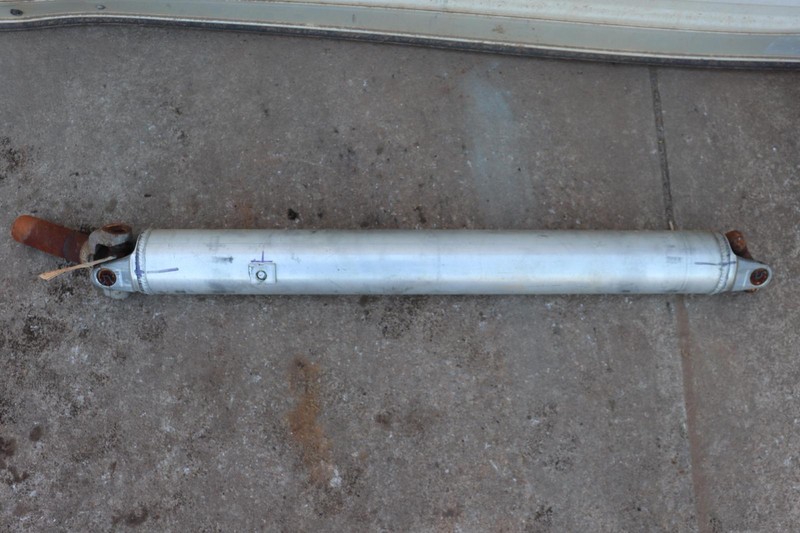 2018-2020 CADILLAC ESCALADE 6.2L 4WD A/T REAR DRIVE SHAFT PROPELLER OEM