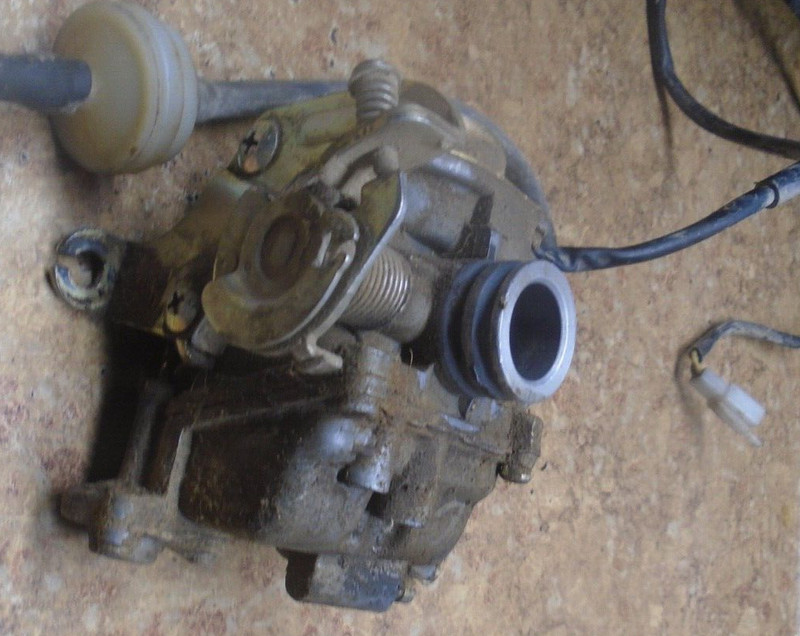 2007 Scooter Unique Industrial Rocketa 50 Fuel Gas Intake Carburetor Carb Body