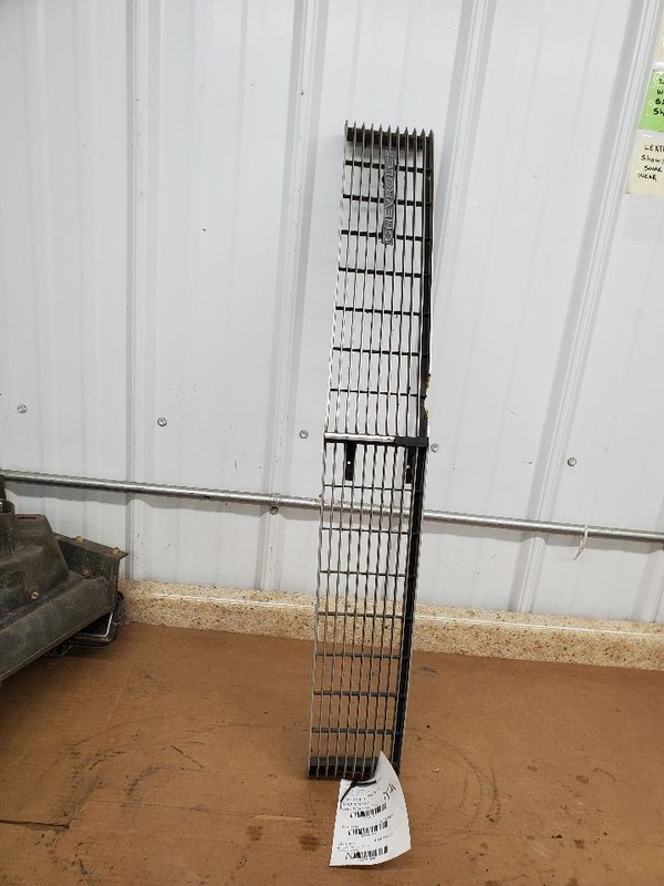Grille And Kingswood Estate Wagon Upper Fits 72 CHEVROLET PASS. 291548
