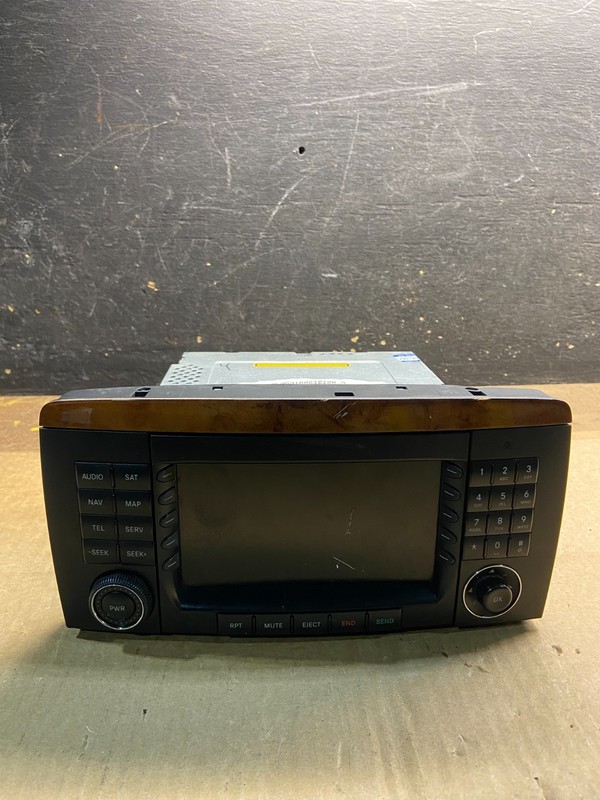 2006-2008 Mercedes W251 R350 R320 Head Command Navi Radio CD Player y7441 DG