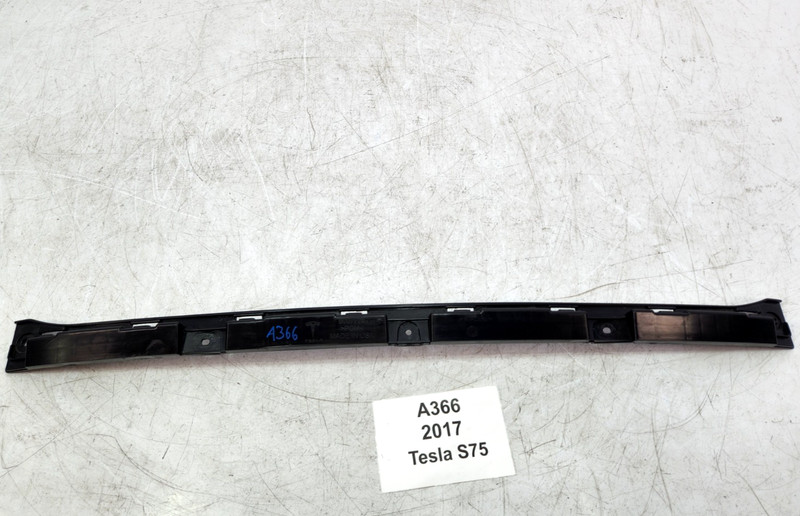 ✅ 12-23 OEM Tesla Model S Rear Center Bumper Attachment Support Bracket