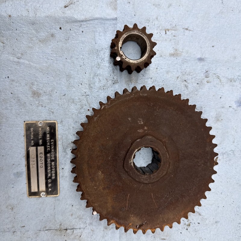 1967 JOHNSON EVINRUDE SNOW CRUISER SKEETER Chain Case Sprockets
