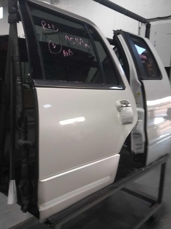 2017 Lincoln Navigator Left Rear Door White 529629 95K Miles Used Auto Part