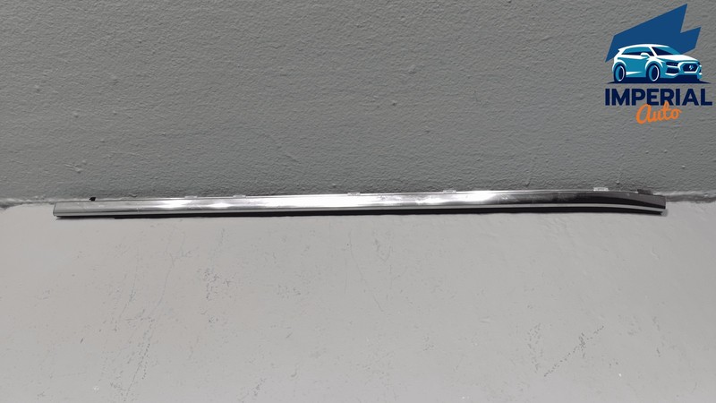 TOYOTA HIGHLANDER FRONT LEFT DRIVER SIDE DOOR WINDOW BELT MOLDING OEM 2014-2019