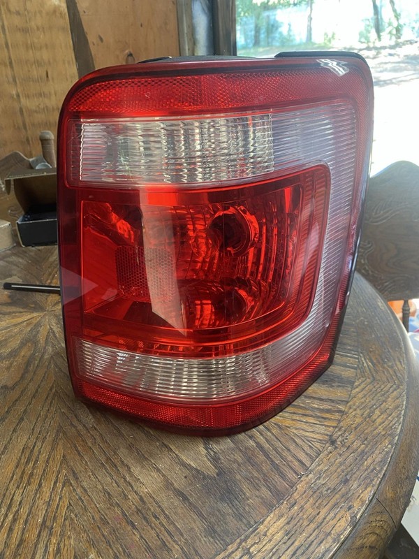 2008-2012 Ford Escape Brake Tail Light Taillight Taillamp Passenger OEM Side