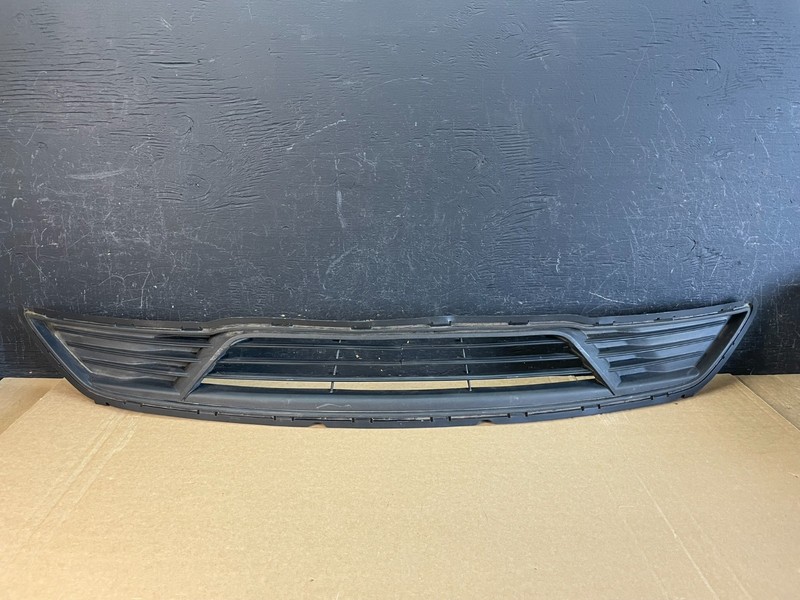 2013 to 2019 Ford Taurus Front Bumper Lower Grill Grille AC9935 DW
