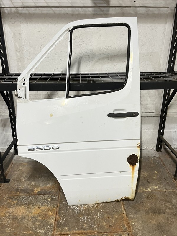 02-06 Dodge Mercedes Sprinter T1N Front Left Side Driver Door Panel